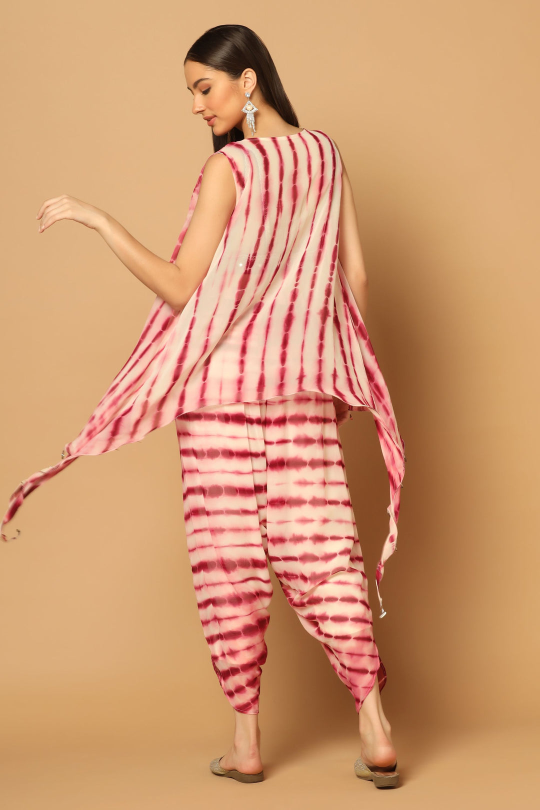 Maroon Tie & Dye Dhoti Set with A Cape