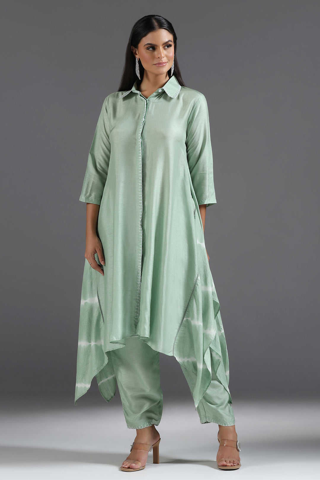 Green Silk Kurta Set with Shirt Collar, Leheriya Side Panels & Thread Highlight Detailing