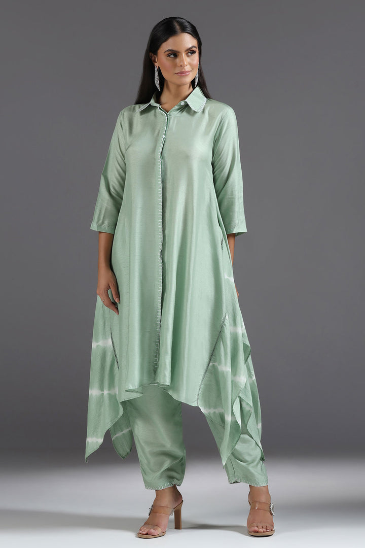 Green Silk Kurta Set with Shirt Collar, Leheriya Side Panels & Thread Highlight Detailing
