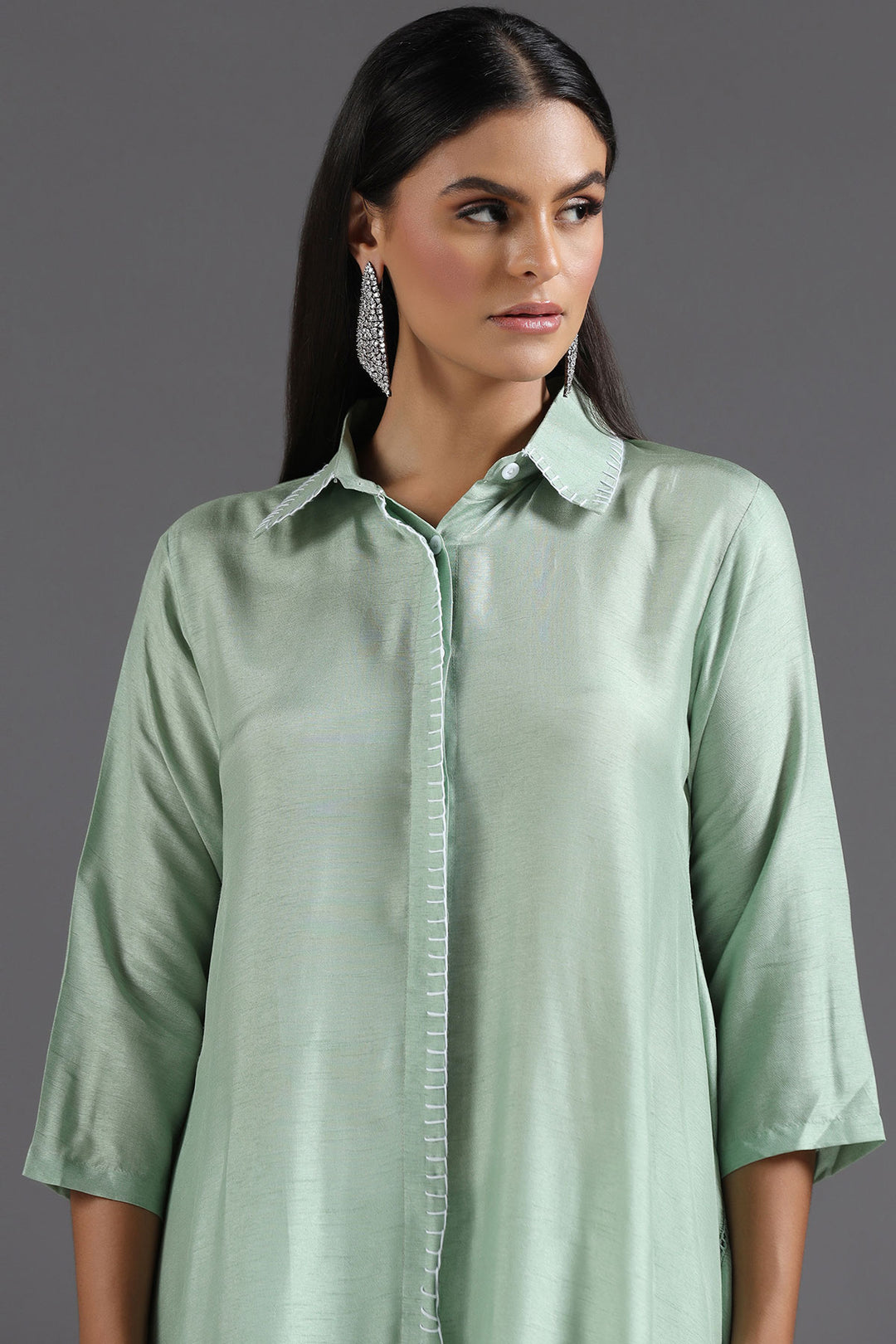 Green Silk Kurta Set with Shirt Collar, Leheriya Side Panels & Thread Highlight Detailing