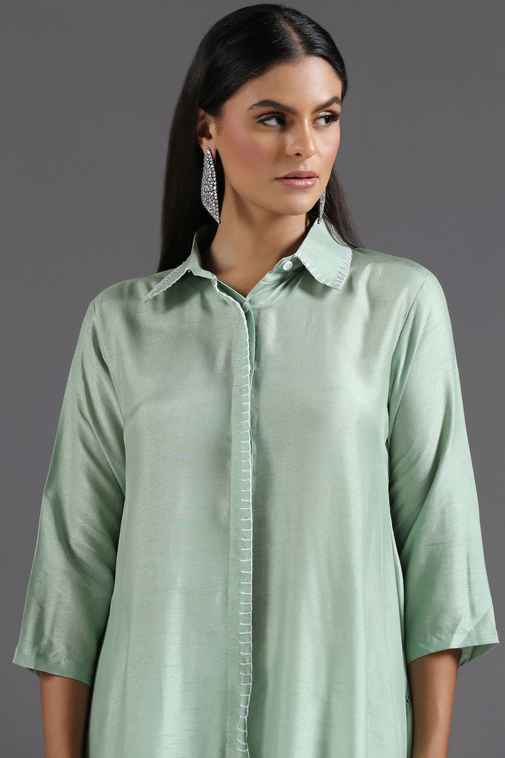 Green Silk Kurta Set with Shirt Collar, Leheriya Side Panels & Thread Highlight Detailing