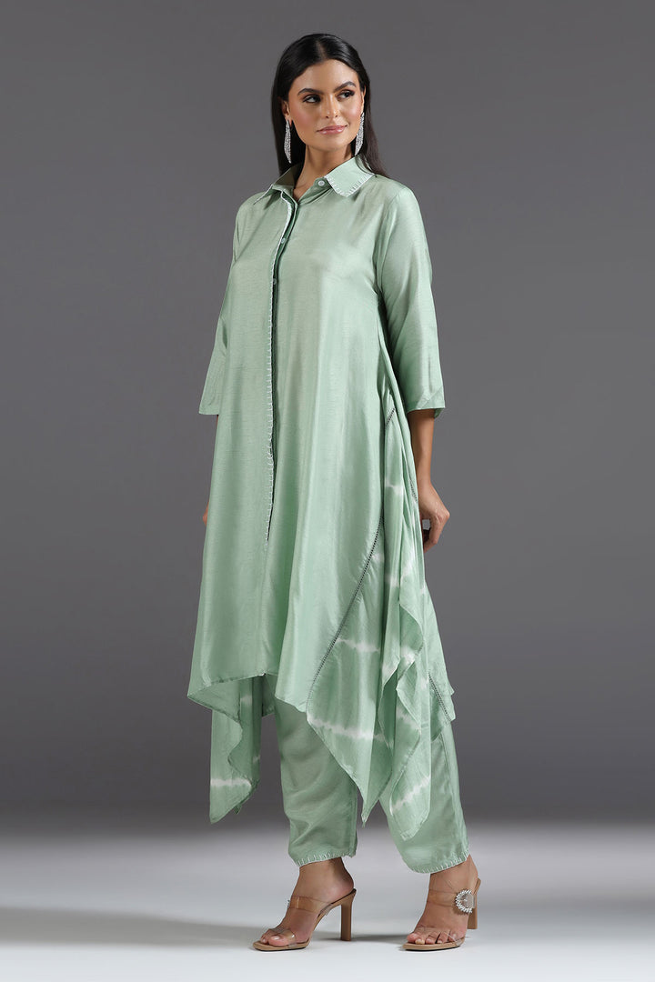 Green Silk Kurta Set with Shirt Collar, Leheriya Side Panels & Thread Highlight Detailing