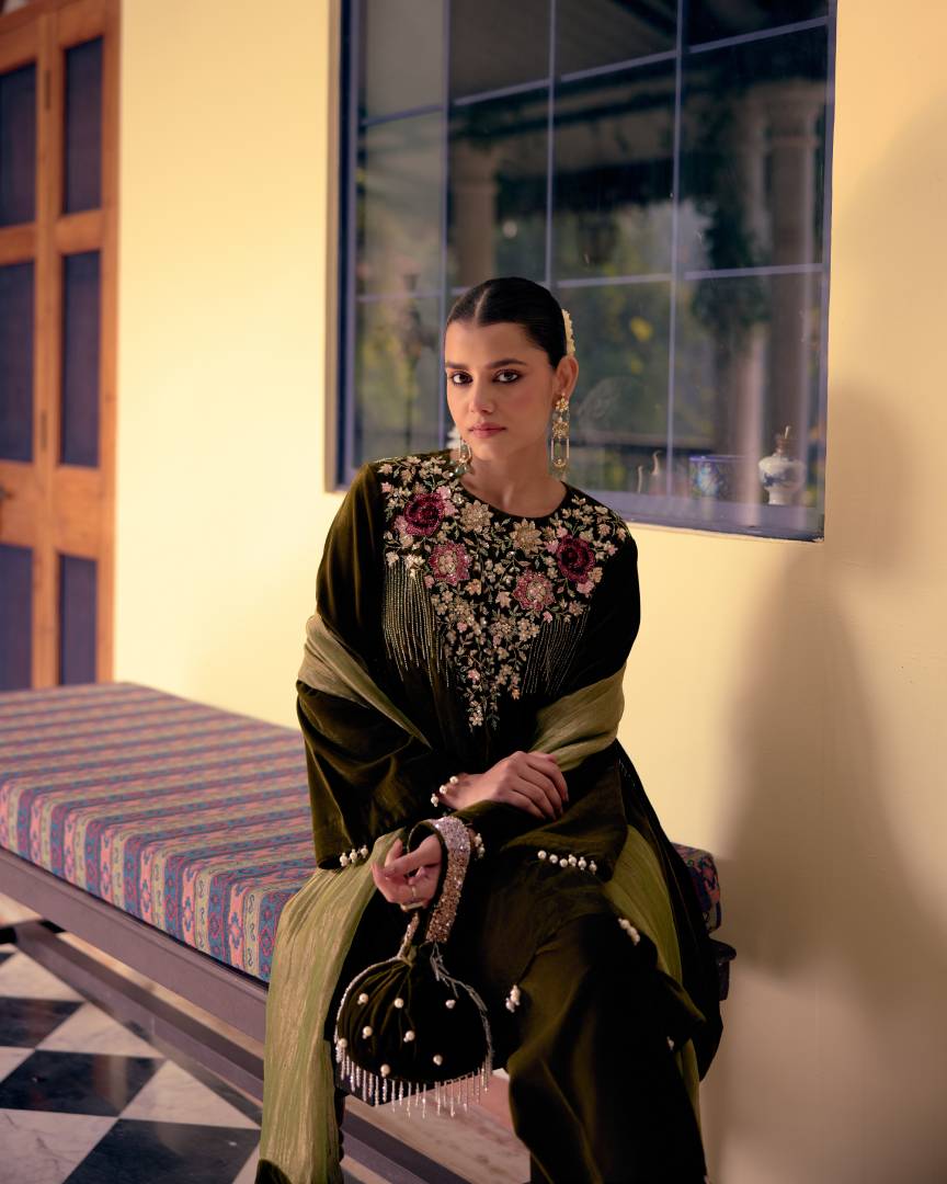 Emerald Floral Embroidered Velvet Kurta Set