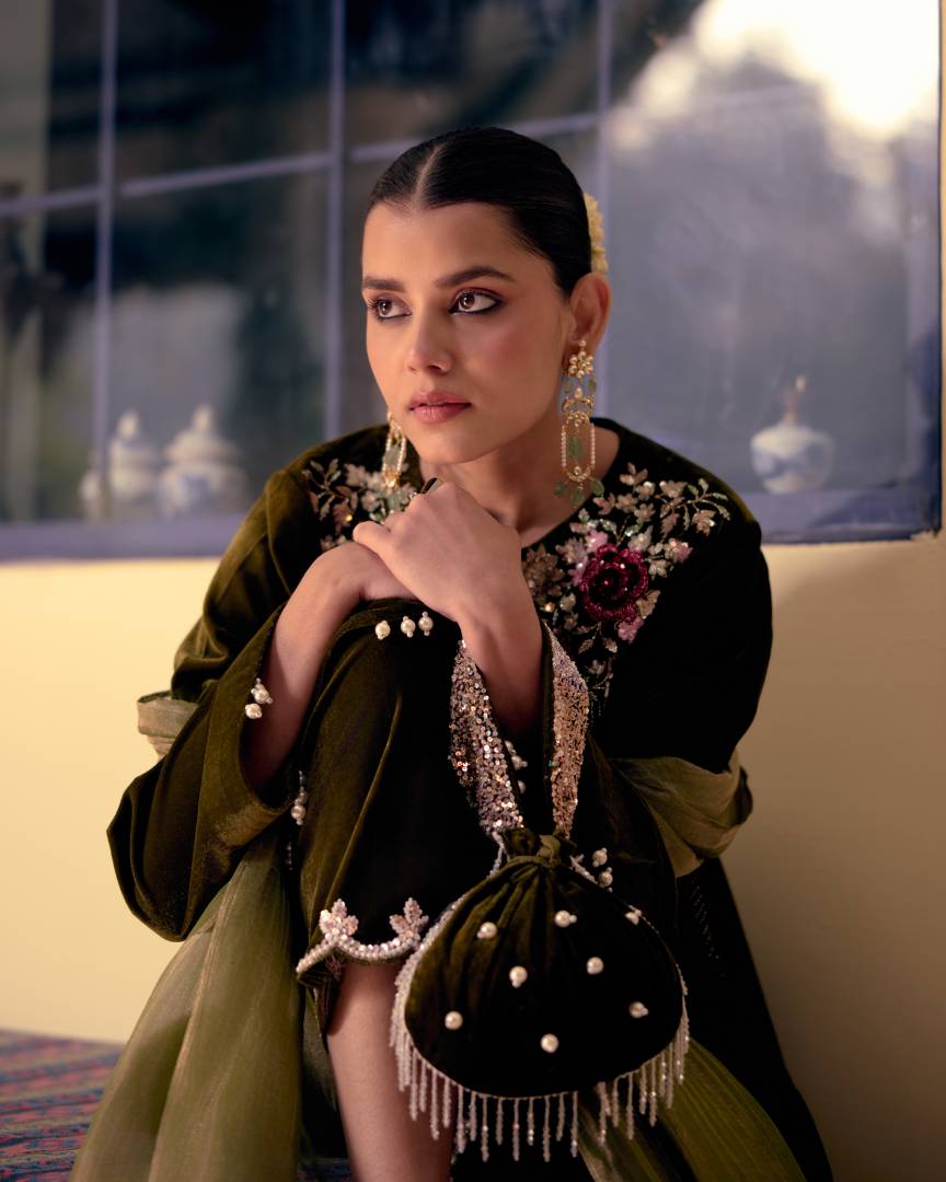 Emerald Floral Embroidered Velvet Kurta Set