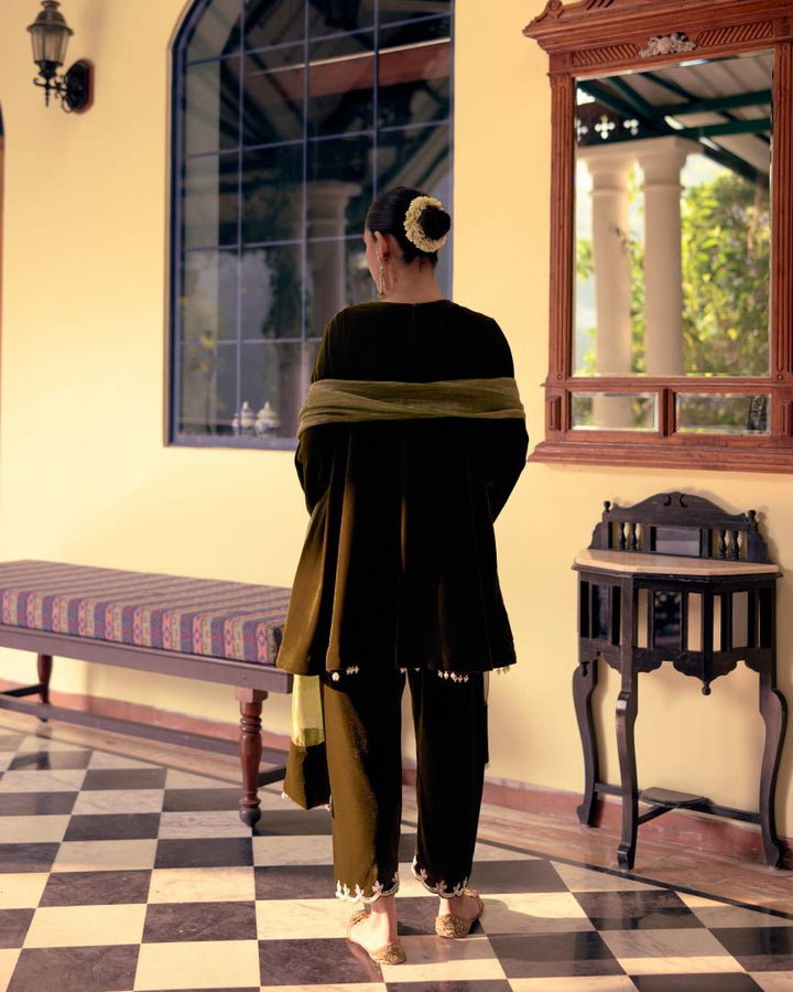 Emerald Floral Embroidered Velvet Kurta Set