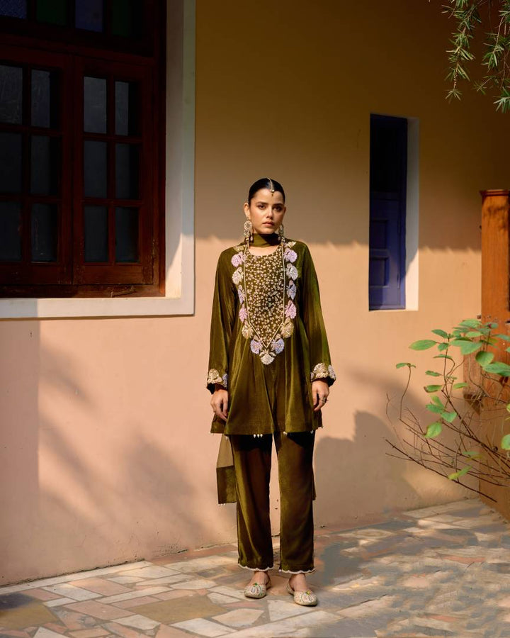 Meadow Floral Embroidered Velvet Kurta Set